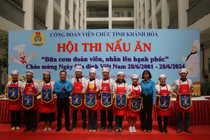 Bữa cơm đoàn viên, nhân lên hạnh phúc- Ảnh 1. Bữa cơm đoàn viên, nhân lên hạnh phúc- Ảnh 1.
