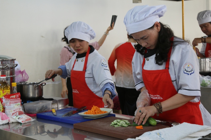 Bữa cơm đoàn viên, nhân lên hạnh phúc- Ảnh 3. Bữa cơm đoàn viên, nhân lên hạnh phúc- Ảnh 3.