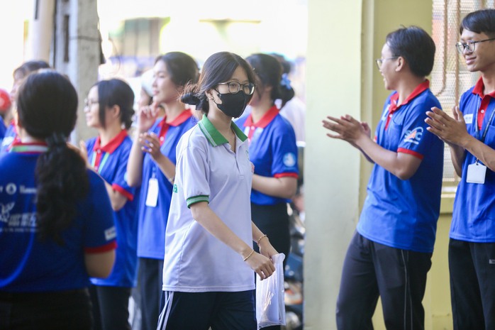 Hơn 1 triệu thí sinh cả nước bước vào môn thi tổ hợp- Ảnh 6. Hơn 1 triệu thí sinh cả nước bước vào môn thi tổ hợp- Ảnh 6.