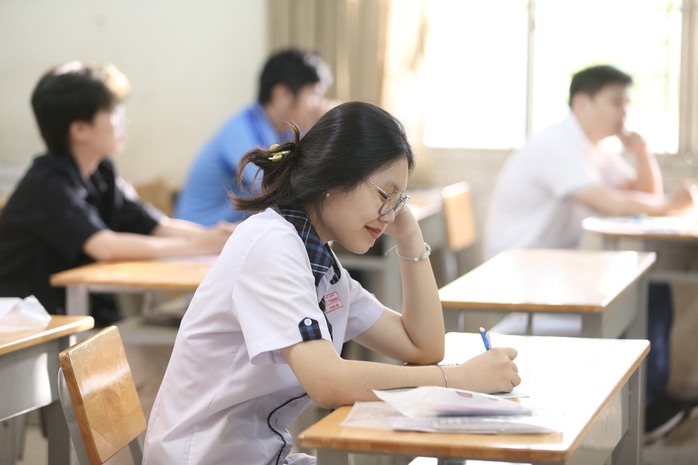 Hơn 1 triệu thí sinh cả nước bước vào môn thi tổ hợp- Ảnh 3. Hơn 1 triệu thí sinh cả nước bước vào môn thi tổ hợp- Ảnh 3.