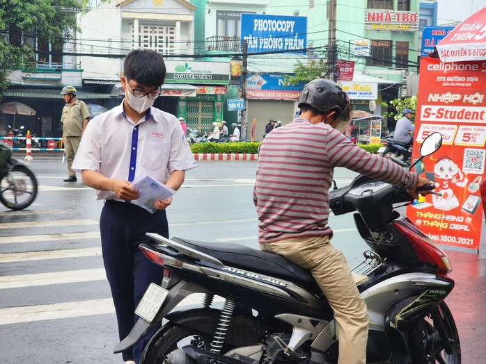 CLIP: Thi xong tốt nghiệp THPT ở Cần Thơ, nhiều thí sinh phấn khởi- Ảnh 5. CLIP: Thi xong tốt nghiệp THPT ở Cần Thơ, nhiều thí sinh phấn khởi- Ảnh 5.