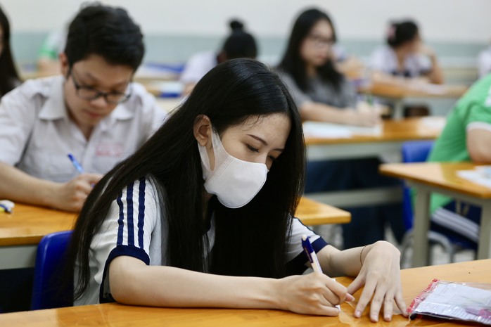 Thí sinh rạng rỡ sau môn thi cuối cùng, tự tin đạt điểm cao- Ảnh 2. Thí sinh rạng rỡ sau môn thi cuối cùng, tự tin đạt điểm cao- Ảnh 2.