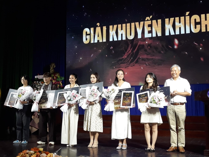 "Nội Mai" thắng lớn tại LHP tài liệu sinh viên- Ảnh 7. "Nội Mai" thắng lớn tại LHP tài liệu sinh viên- Ảnh 7.
