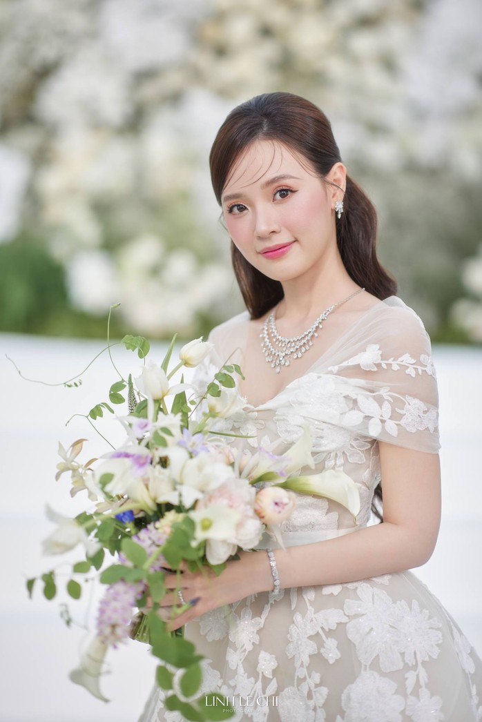 Lan Ngọc, Trường Giang - Nhã Phương tụ hội tiệc cưới Midu- Ảnh 2. Lan Ngọc, Trường Giang - Nhã Phương tụ hội tiệc cưới Midu- Ảnh 2.