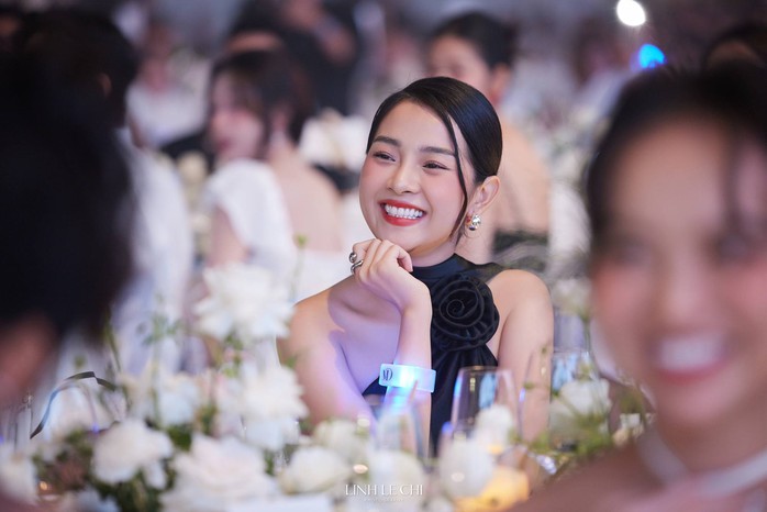Lan Ngọc, Trường Giang - Nhã Phương tụ hội tiệc cưới Midu- Ảnh 19. Lan Ngọc, Trường Giang - Nhã Phương tụ hội tiệc cưới Midu- Ảnh 19.