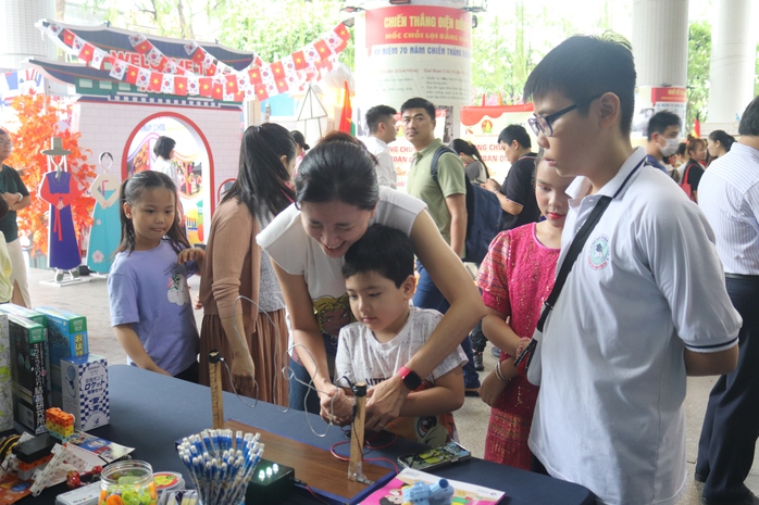 Giải nhất cuộc thi "Thiếu nhi Việt Nam- Vươn ra thế giới" thuộc về 1 trường ở Hải Phòng- Ảnh 3. Giải nhất cuộc thi "Thiếu nhi Việt Nam- Vươn ra thế giới" thuộc về 1 trường ở Hải Phòng- Ảnh 3.