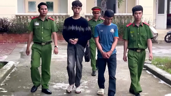 Bắt giữ 2 thanh niên mạo danh cán bộ trường sĩ quan để lừa đảo- Ảnh 1. Bắt giữ 2 thanh niên mạo danh cán bộ trường sĩ quan để lừa đảo- Ảnh 1.