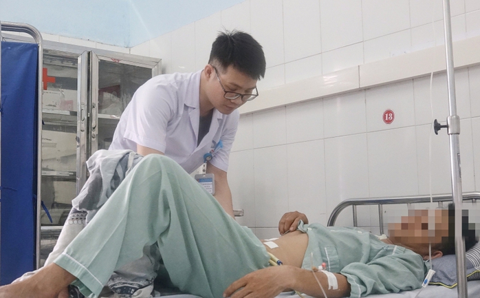 Vỡ bàng quang do uống bia, nhịn tiểu- Ảnh 1. Vỡ bàng quang do uống bia, nhịn tiểu- Ảnh 1.