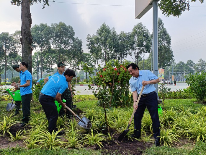 Bình Dương phát động phong trào "Ngày thứ bảy văn minh"- Ảnh 2. Bình Dương phát động phong trào "Ngày thứ bảy văn minh"- Ảnh 2.