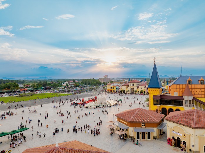 Hoạt động kinh doanh tại VinWonders Cửa Hội được nhận định sẽ đạt được nhiều triển vọng trong tương lai nhờ những lợi thế vượt trội Hoạt động kinh doanh tại VinWonders Cửa Hội được nhận định sẽ đạt được nhiều triển vọng trong tương lai nhờ những lợi thế vượt trội