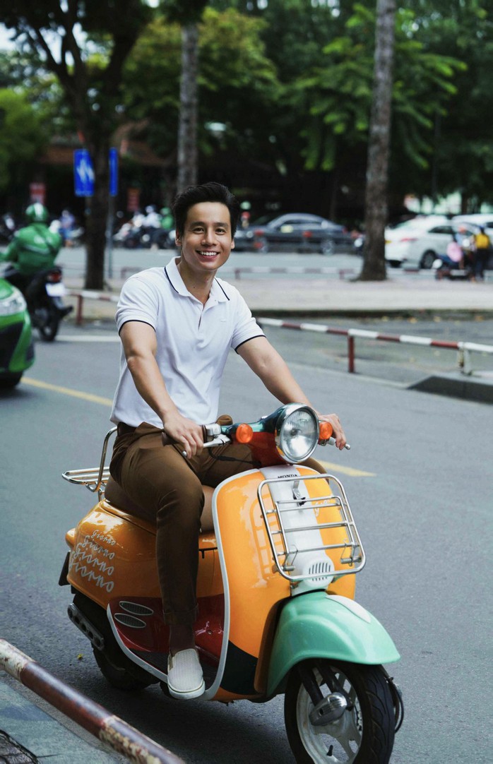 Nam Vương Cao Xuân Tài tôi đã từng làm bồi bàn, nay lại là Nam Vương Cao Xuân Tài tôi đã từng làm bồi bàn, nay lại là