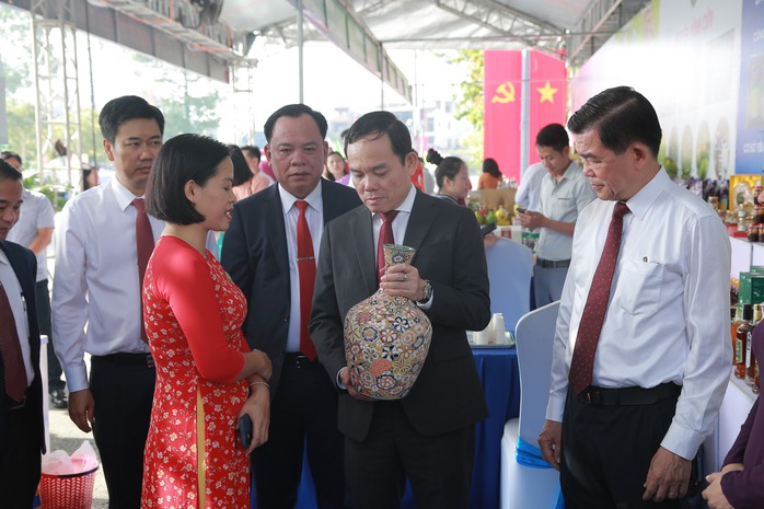Phó Thủ tướng Trần Lưu Quang trao danh hiệu nông thôn mới nâng cao cho huyện Xuân Lộc, Đồng Nai- Ảnh 2. Phó Thủ tướng Trần Lưu Quang trao danh hiệu nông thôn mới nâng cao cho huyện Xuân Lộc, Đồng Nai- Ảnh 2.
