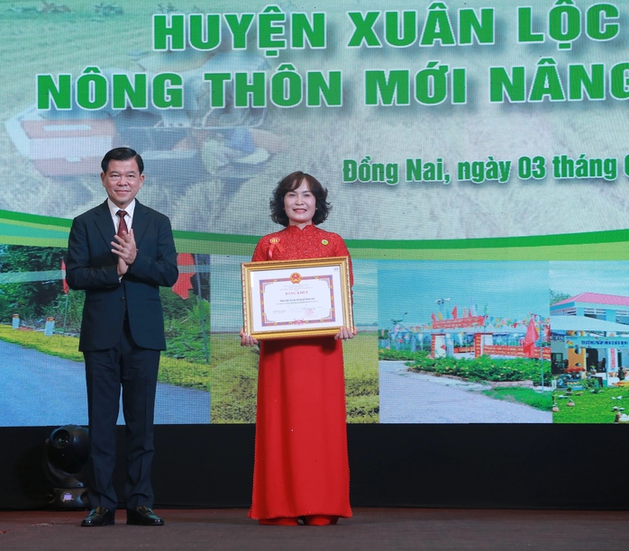 Phó Thủ tướng Trần Lưu Quang trao danh hiệu nông thôn mới nâng cao cho huyện Xuân Lộc, Đồng Nai- Ảnh 3. Phó Thủ tướng Trần Lưu Quang trao danh hiệu nông thôn mới nâng cao cho huyện Xuân Lộc, Đồng Nai- Ảnh 3.