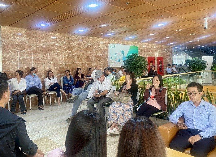 Nhiều điểm bán vàng miếng SJC ở TP HCM ngừng nhận khách sau 16 giờ- Ảnh 4. Nhiều điểm bán vàng miếng SJC ở TP HCM ngừng nhận khách sau 16 giờ- Ảnh 4.