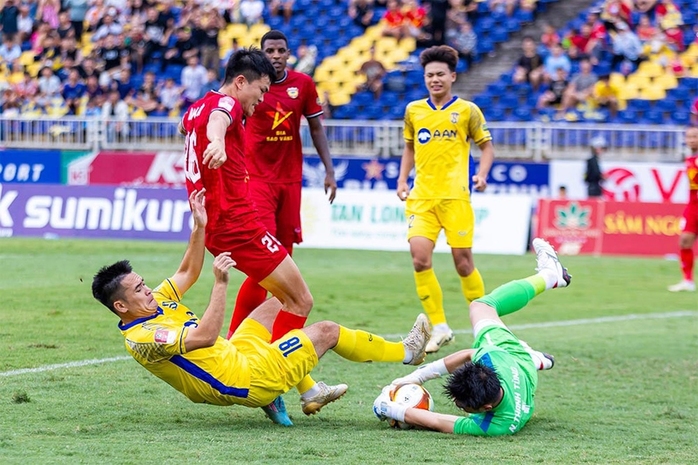 V-League: Hồng Lĩnh Hà Tĩnh khó tránh cửa rớt hạng- Ảnh 1. V-League: Hồng Lĩnh Hà Tĩnh khó tránh cửa rớt hạng- Ảnh 1.