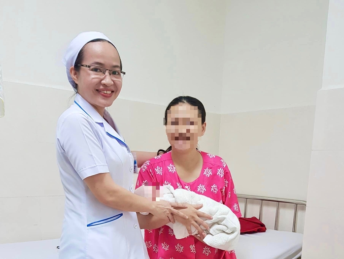 Thông tin mới về sản phụ vỡ ối được CSGT dẫn đường đến Bệnh viện Từ Dũ- Ảnh 1. Thông tin mới về sản phụ vỡ ối được CSGT dẫn đường đến Bệnh viện Từ Dũ- Ảnh 1.
