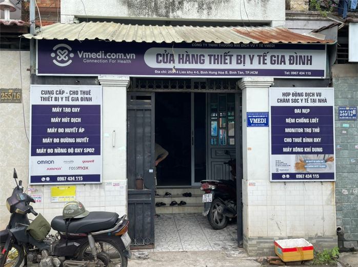 Truyền nước biển tại… quán cà phê- Ảnh 1. Truyền nước biển tại… quán cà phê- Ảnh 1.