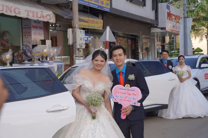 Sự kiện "trong mơ" của các cặp đôi chưa có điều kiện tổ chức lễ cưới ở Bình Dương - Ảnh 3. Sự kiện "trong mơ" của các cặp đôi chưa có điều kiện tổ chức lễ cưới ở Bình Dương - Ảnh 3.