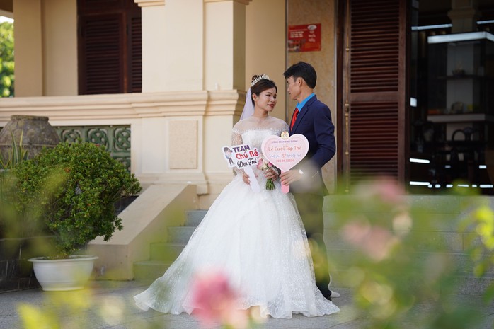 Sự kiện "trong mơ" của các cặp đôi chưa có điều kiện tổ chức lễ cưới ở Bình Dương - Ảnh 2. Sự kiện "trong mơ" của các cặp đôi chưa có điều kiện tổ chức lễ cưới ở Bình Dương - Ảnh 2.