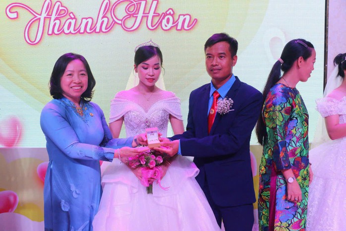 Sự kiện "trong mơ" của các cặp đôi chưa có điều kiện tổ chức lễ cưới ở Bình Dương - Ảnh 5. Sự kiện "trong mơ" của các cặp đôi chưa có điều kiện tổ chức lễ cưới ở Bình Dương - Ảnh 5.
