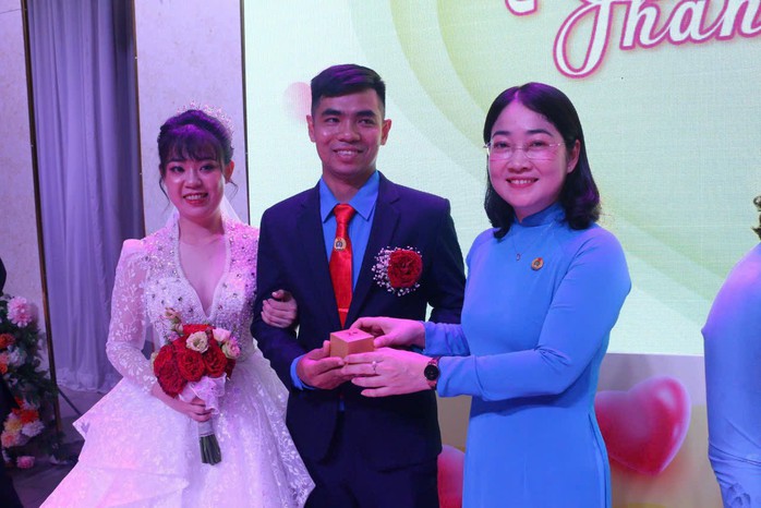 Sự kiện "trong mơ" của các cặp đôi chưa có điều kiện tổ chức lễ cưới ở Bình Dương - Ảnh 6. Sự kiện "trong mơ" của các cặp đôi chưa có điều kiện tổ chức lễ cưới ở Bình Dương - Ảnh 6.