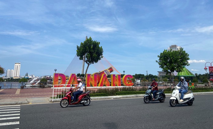 Người dân Đà Nẵng băn khoăn: "Phố đi bộ" hay "phố đi nhậu"?!- Ảnh 1. Người dân Đà Nẵng băn khoăn: "Phố đi bộ" hay "phố đi nhậu"?!- Ảnh 1.