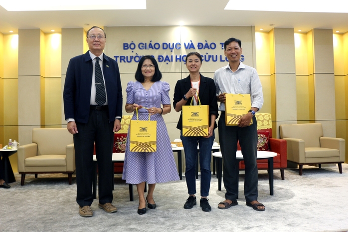Trường ĐH Cửu Long cử 3 chuyên gia sang Campuchia tập huấn cho cán bộ nông nghiệp- Ảnh 2. Trường ĐH Cửu Long cử 3 chuyên gia sang Campuchia tập huấn cho cán bộ nông nghiệp- Ảnh 2.