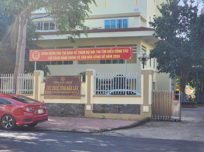 Đắk Lắk tạm hoãn xuất cảnh hàng loạt đại diện doanh nghiệp- Ảnh 1. Đắk Lắk tạm hoãn xuất cảnh hàng loạt đại diện doanh nghiệp- Ảnh 1.