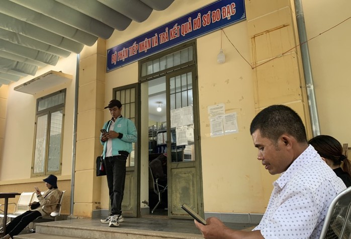 Yêu cầu kiểm điểm nhân viên Chi nhánh Văn phòng Đăng ký Đất đai sách nhiễu người dân- Ảnh 1. Yêu cầu kiểm điểm nhân viên Chi nhánh Văn phòng Đăng ký Đất đai sách nhiễu người dân- Ảnh 1.