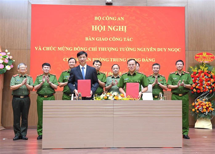 Thượng tướng Nguyễn Duy Ngọc bàn giao công tác tại Bộ Công an- Ảnh 2. Thượng tướng Nguyễn Duy Ngọc bàn giao công tác tại Bộ Công an- Ảnh 2.