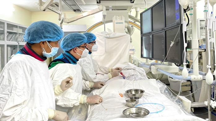 Người đàn ông đột quỵ sau khi giác hơi tại nhà- Ảnh 1. Người đàn ông đột quỵ sau khi giác hơi tại nhà- Ảnh 1.
