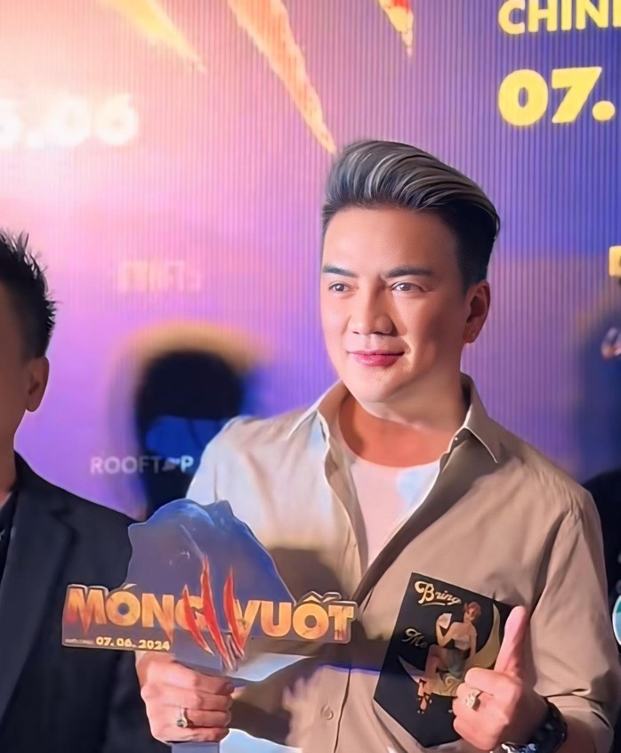 Đàm Vĩnh Hưng, Ngô Thanh Vân chúc mừng Tuấn Trần- Ảnh 1. Đàm Vĩnh Hưng, Ngô Thanh Vân chúc mừng Tuấn Trần- Ảnh 1.