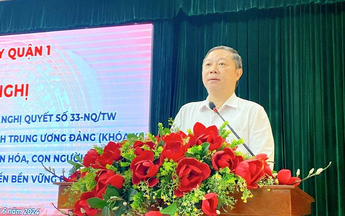 Bí thư Quận ủy quận 1 Dương Anh Đức: Xây dựng môi trường sống tử tế, văn minh- Ảnh 1. Bí thư Quận ủy quận 1 Dương Anh Đức: Xây dựng môi trường sống tử tế, văn minh- Ảnh 1.