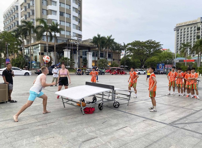 115 vận động viên của 52 quốc gia tham dự giải Teqball thế giới 2024 ở Quy Nhơn- Ảnh 1. 115 vận động viên của 52 quốc gia tham dự giải Teqball thế giới 2024 ở Quy Nhơn- Ảnh 1.