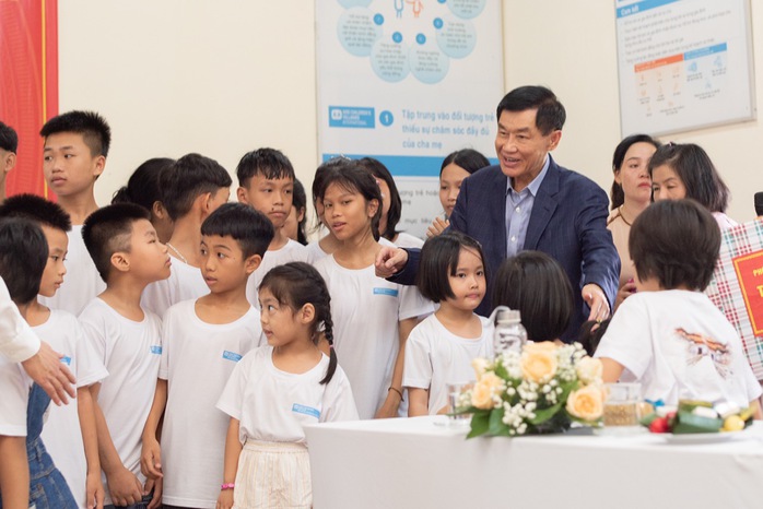 Ông Johnathan Hạnh Nguyễn tặng 1 tỉ đồng cho Quỹ Bảo trợ Trẻ em Việt Nam - Ảnh 2. Ông Johnathan Hạnh Nguyễn tặng 1 tỉ đồng cho Quỹ Bảo trợ Trẻ em Việt Nam - Ảnh 2.