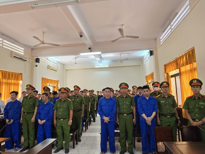Đang xử phúc thẩm vụ 70 giang hồ ở Phú Quốc bắn nhau tranh chấp đất- Ảnh 1. Đang xử phúc thẩm vụ 70 giang hồ ở Phú Quốc bắn nhau tranh chấp đất- Ảnh 1.
