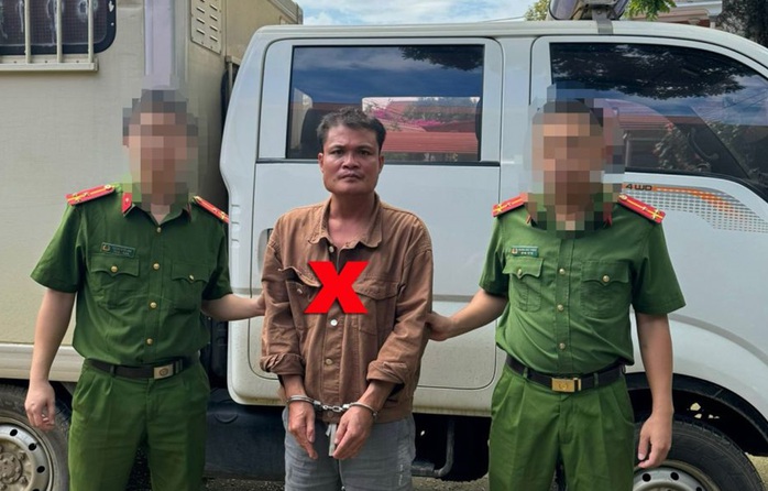 2 công an xây xát khi vây bắt đối tượng trốn truy nã nhiễm HIV- Ảnh 1. 2 công an xây xát khi vây bắt đối tượng trốn truy nã nhiễm HIV- Ảnh 1.