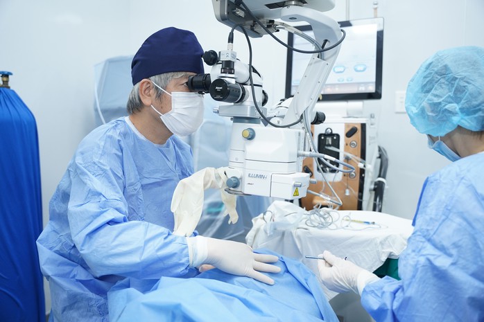 Một bác sĩ nhận giải thưởng quốc tế về phẫu thuật khúc xạ- Ảnh 2. Một bác sĩ nhận giải thưởng quốc tế về phẫu thuật khúc xạ- Ảnh 2.