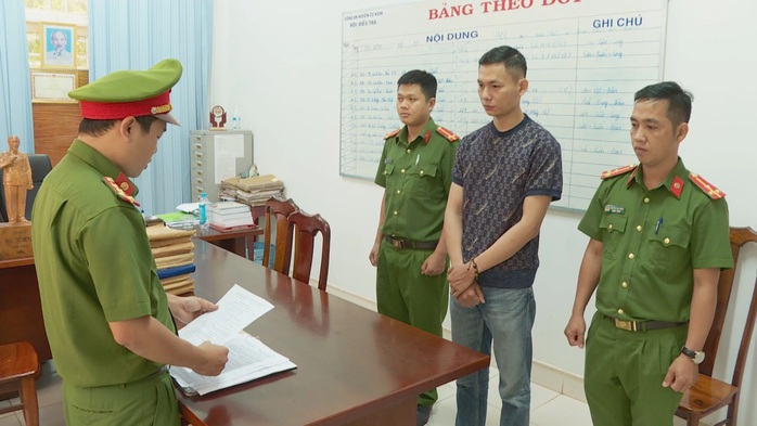 Diễn biến mới vụ "Đâm người trọng thương sau hơn 2 tháng vẫn nhởn nhơ"- Ảnh 1. Diễn biến mới vụ "Đâm người trọng thương sau hơn 2 tháng vẫn nhởn nhơ"- Ảnh 1.