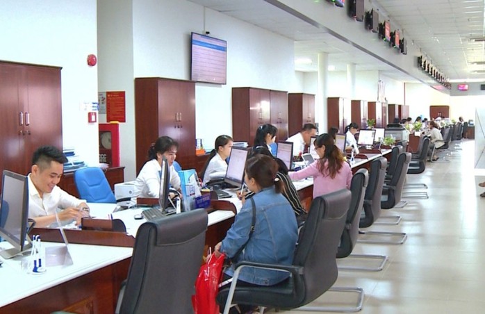 Quy định của Bộ Chính trị: Đùn đẩy công việc sẽ bị tạm đình chỉ- Ảnh 1. Quy định của Bộ Chính trị: Đùn đẩy công việc sẽ bị tạm đình chỉ- Ảnh 1.