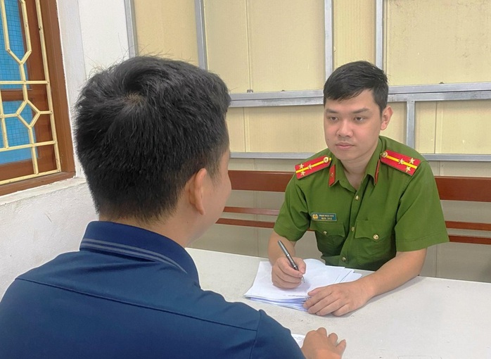 Sau khi thao tác trên mạng, tài khoản của mẹ vợ bị rút 500 triệu đồng- Ảnh 1. Sau khi thao tác trên mạng, tài khoản của mẹ vợ bị rút 500 triệu đồng- Ảnh 1.