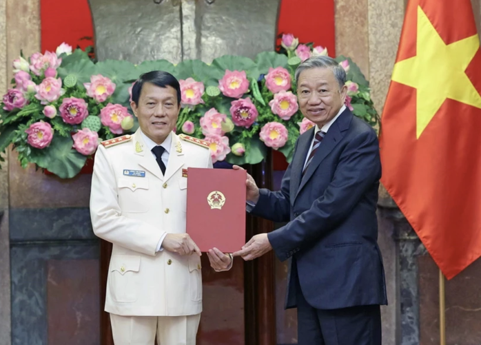Chủ tịch nước Tô Lâm trao quyết định bổ nhiệm Phó Thủ tướng và Bộ trưởng Công an- Ảnh 1. Chủ tịch nước Tô Lâm trao quyết định bổ nhiệm Phó Thủ tướng và Bộ trưởng Công an- Ảnh 1.