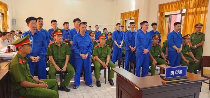 Vụ giang hồ bắn nhau giành đất ở Phú Quốc: Đề nghị tử hình 1 bị cáo- Ảnh 4. Vụ giang hồ bắn nhau giành đất ở Phú Quốc: Đề nghị tử hình 1 bị cáo- Ảnh 4.