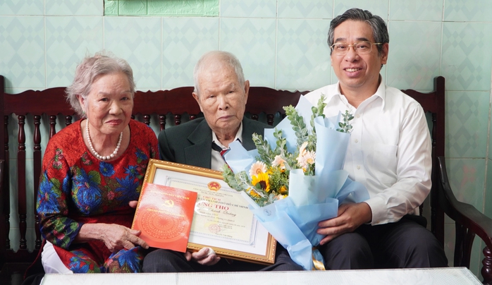 Lãnh đạo TP HCM thăm, chúc thọ người cao tuổi tiêu biểu- Ảnh 2. Lãnh đạo TP HCM thăm, chúc thọ người cao tuổi tiêu biểu- Ảnh 2.