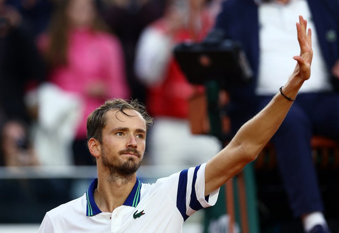 Djokovic khó dự Wimbledon sau phẫu thuật, Medvedev rút khỏi giải sân cỏ đầu tiên- Ảnh 2. Djokovic khó dự Wimbledon sau phẫu thuật, Medvedev rút khỏi giải sân cỏ đầu tiên- Ảnh 2.