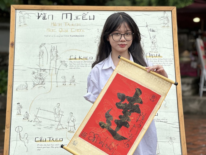 VIDEO: Phụ huynh, sĩ tử đến Văn Miếu cầu may trước kỳ thi lớp 10 - Ảnh 12. VIDEO: Phụ huynh, sĩ tử đến Văn Miếu cầu may trước kỳ thi lớp 10 - Ảnh 12.