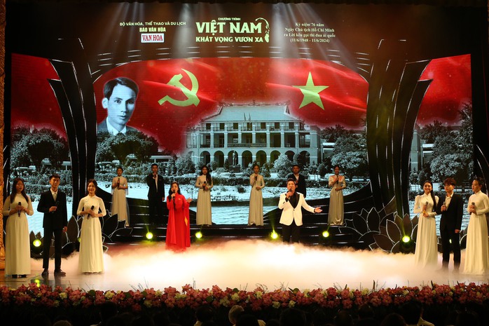 Trọng Tấn, Anh Thơ hát mừng 76 năm Bác Hồ ra Lời kêu gọi thi đua ái quốc- Ảnh 4. Trọng Tấn, Anh Thơ hát mừng 76 năm Bác Hồ ra Lời kêu gọi thi đua ái quốc- Ảnh 4.