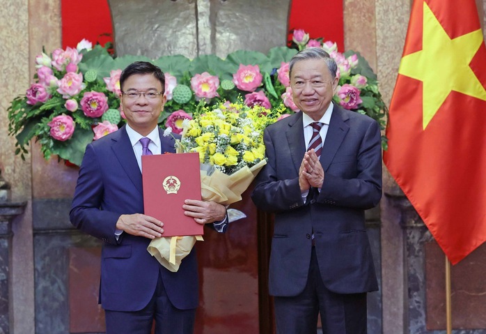 Chủ tịch nước Tô Lâm trao quyết định bổ nhiệm Phó Thủ tướng và Bộ trưởng Công an- Ảnh 3. Chủ tịch nước Tô Lâm trao quyết định bổ nhiệm Phó Thủ tướng và Bộ trưởng Công an- Ảnh 3.