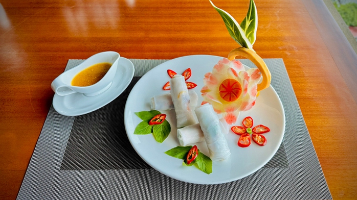 Bánh ướt cuốn và nước lèo Bánh ướt cuốn và nước lèo