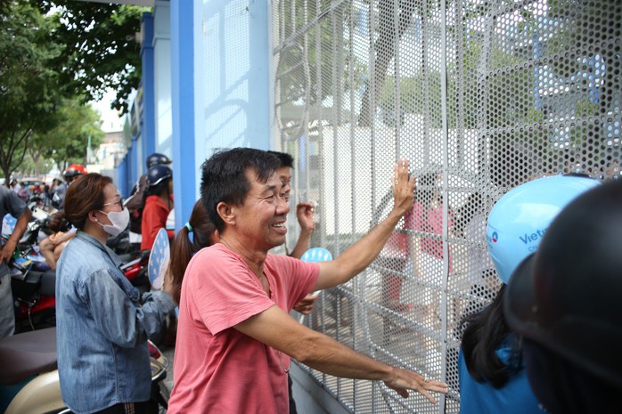 Kết thúc môn thi tiếng Anh: Thí sinh tự tin đạt điểm cao- Ảnh 1. Kết thúc môn thi tiếng Anh: Thí sinh tự tin đạt điểm cao- Ảnh 1.